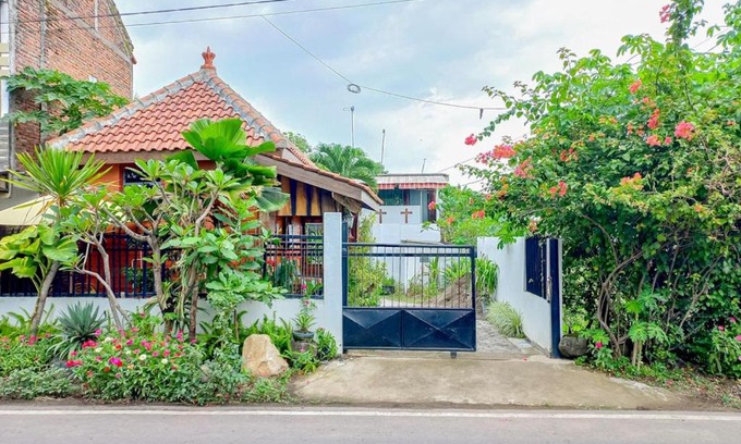 Caruban Hotel | Labinda Homestay Caruban Mitra RedDoorz