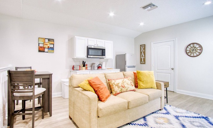 San Jose House | Labor D Getaway! Glam It Up Studio 5m Charming SanMarco~Sleeps 3