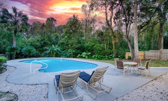 Del Rio House | Labor Day Getaway! Luxe Poolside Escape Grill In Julington Creek~Sleeps 10