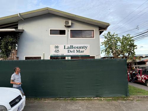 Cahuita Hotel | LaBounty Del Mar