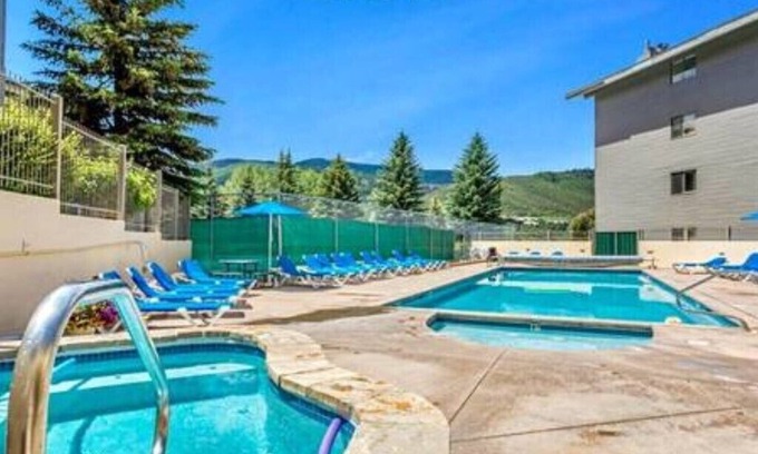 Avon Condo | Lac d’Avon Chalet/HOTTUB/FREE SKI SHUTTLE BC&VAIL