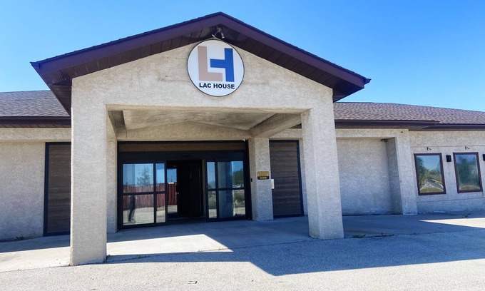 Lac du Bonnet Hotel | Lac House Inn