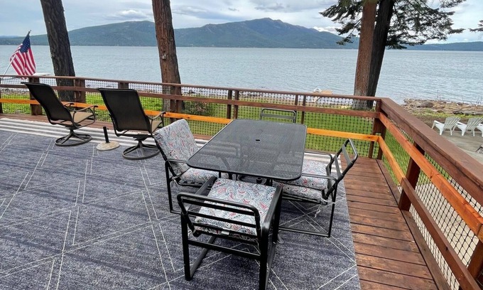 Lake Almanor Country Club House | LACC Lake Front-Newly remodeled! Near Rec. 1 with Dock and Buoy.