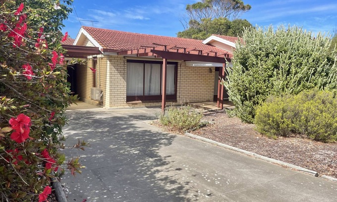 Kangaroo Island House | Lacey’s Holiday House - 5 minute walk to town precinct
