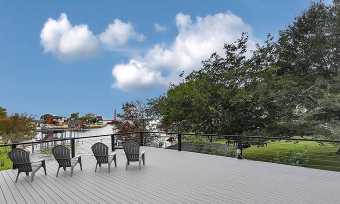 Leisure Land House | Lady of the Lake! Lake Front Property with Boathouse, Pet Friendly, Hot Tub, & Outdoor Sitting Area