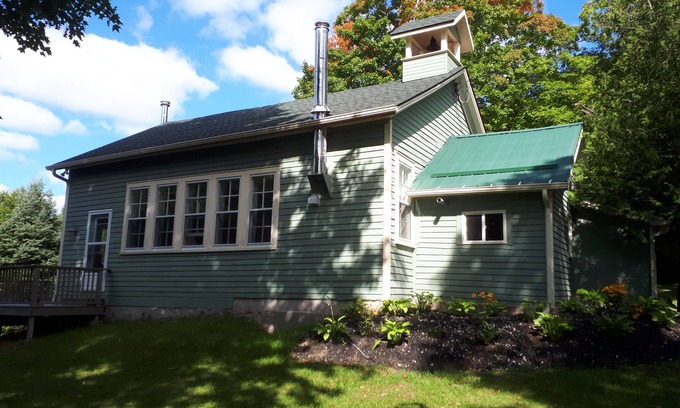 Feversham House | Ladybank Schoolhouse - Private Country Charm and Elegance in Nature