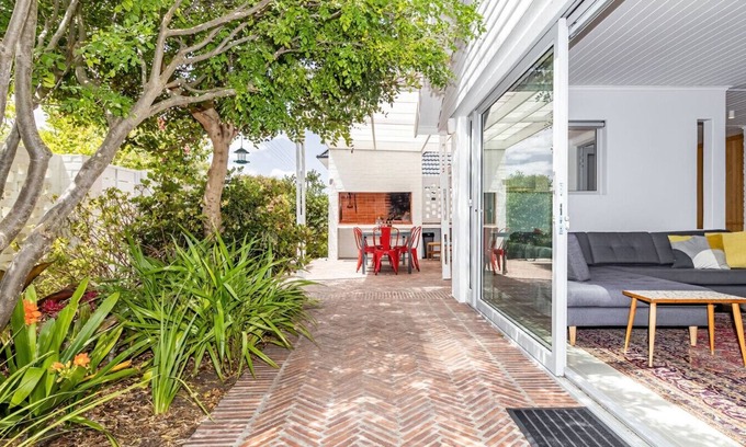 Voelklip Cottage | Ladybird Designer Cottage near Grotto Beach