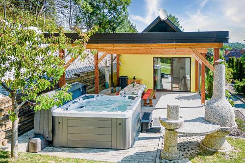 Moravske Toplice Ski Chalet | Ladybug House With Whirlpool - Happy Rentals