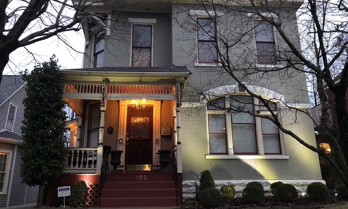 Downtown Apartment | Lafferty House-Walk to UofK, Woodland Pk, Dn Town, near Bourbon Trl, Horse Farms