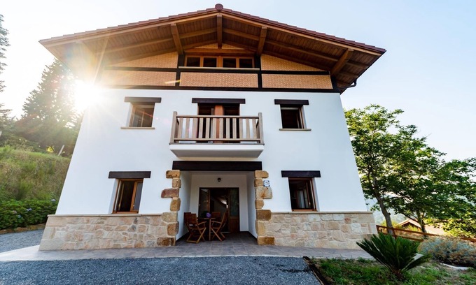 Ibarranguelua Villa | Laga Surf Villa in Baserri