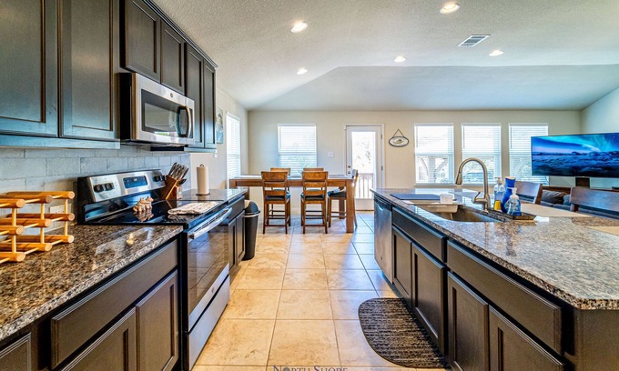 Highland Lake Estates House | Lago Lake Life - Access to Lake Travis, Pool, Parks, Fitness
