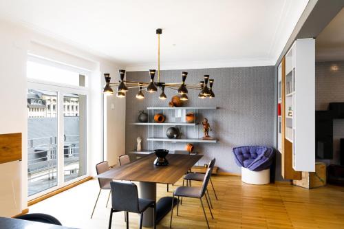 Ville Haute Apartment | Lago Welcome Place d'Armes II