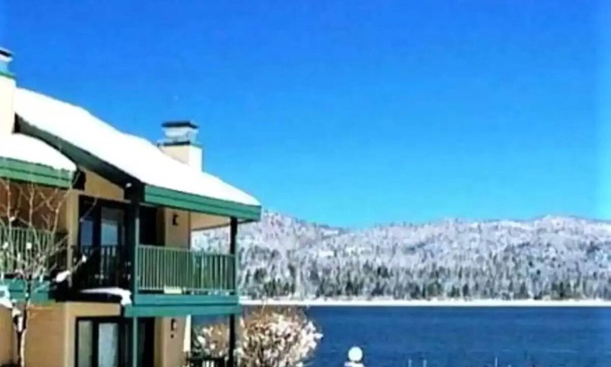 Big Bear Lake Hotel | Lagonita Lodge - Heated Indoor Pool & Spa - Game Room - On The Lake 2