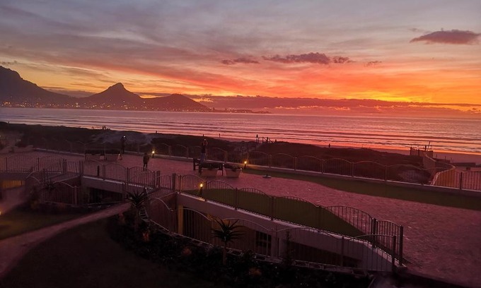 Lagoon Beach Apartment | Lagoon Beach Neptune Isle Cape Town