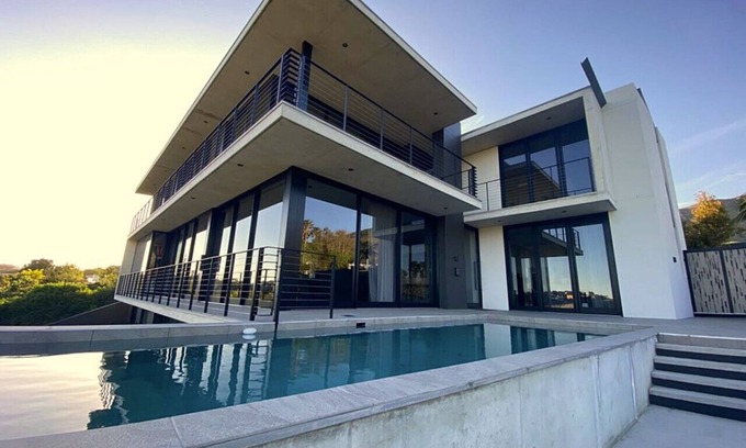 Onrus House | Lagoon House | Lagoon view | Heated pool