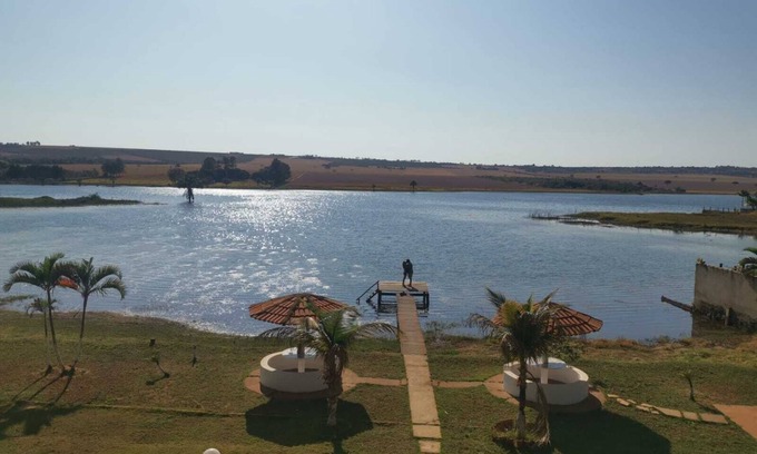 Planaltina House | 🏡 Lagoon Refuge: Leisure and Comfort for Large Groups and your family!