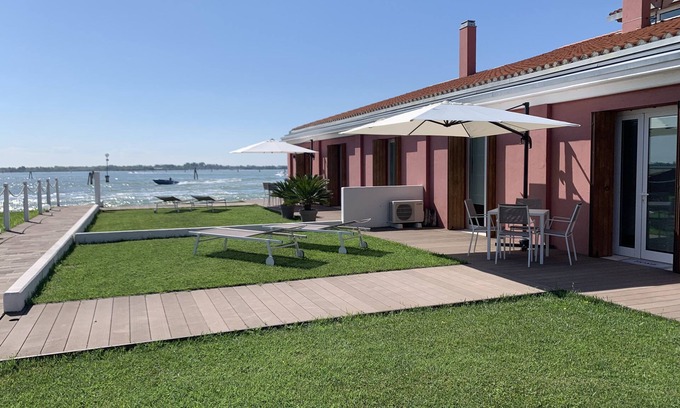 Longa House | Lagoon Suites # 3 - Apartment with private garden and lagoon view.