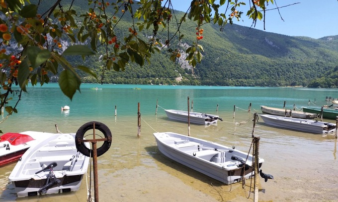 Novalaise RV Rental | Laguna colorada-Tent-King-Ensuite with Shower-Lake view