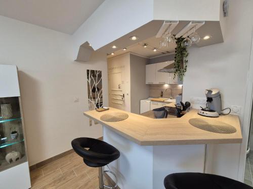 Vernon Apartment | Laguna