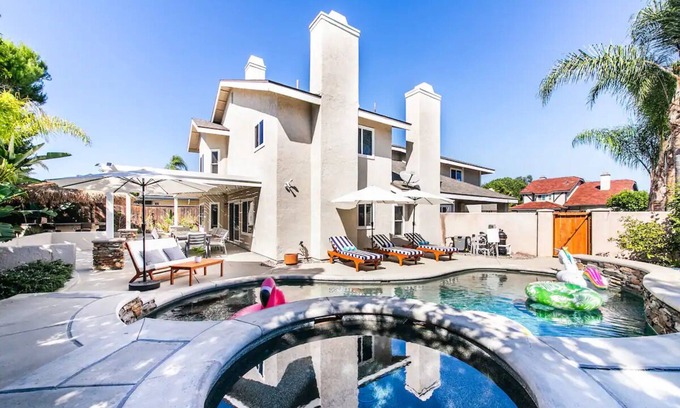 Laguna Hills House | Laguna Pool Villa