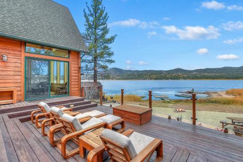 Big Bear Lake House | Lagunita Shores by AvantStay Beautiful Lakefront Mansion w Hot Tub BBQ