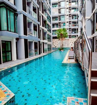 Pratumnak Hill Apartment | Laid back tropical garden Pattaya