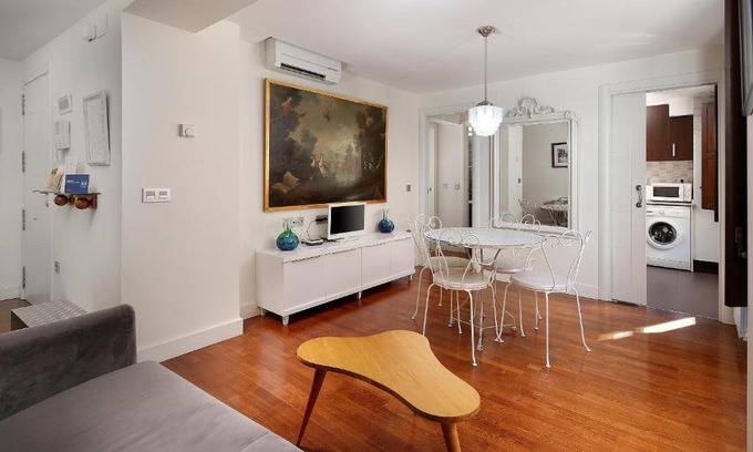 Barbastro Apartment | Laila Home