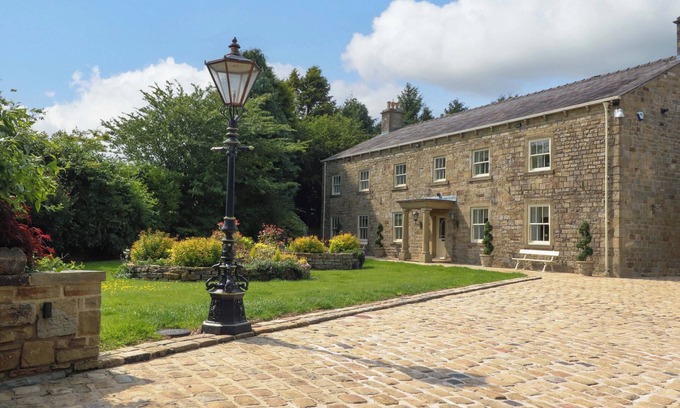 Burnley Cottage | LAITHE HOUSE, pet friendly, luxury holiday cottage in Cliviger