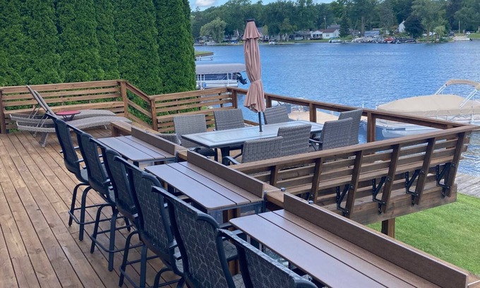 White Lake House | Lakefront home w/walkout basement arcade/bar area! Free Kayaks! Sandbar!