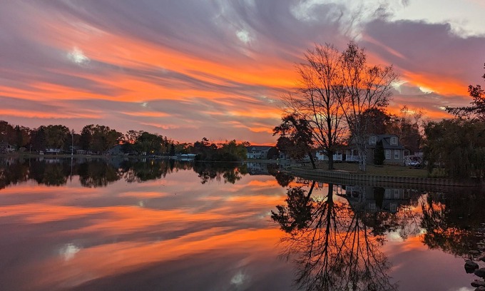 White Lake House | LAKE FRONT HOME WITH OPTIONAL HOT TUB AND PONTOON. PET FRIENDLY! LARGE LOT!