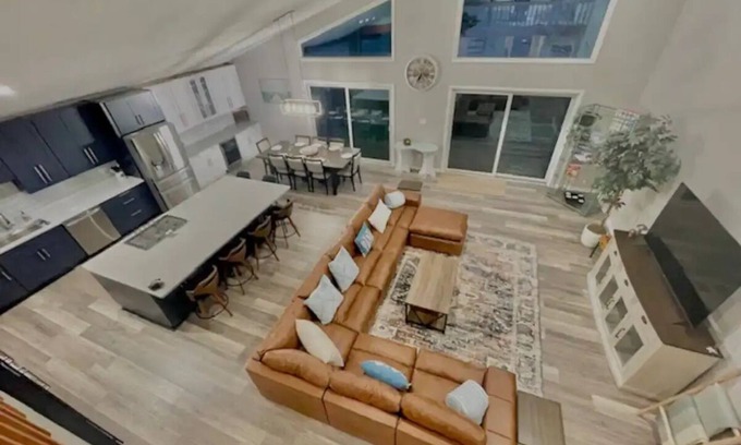 White Lake House | Lake Vibes at Buckingham Placenn
