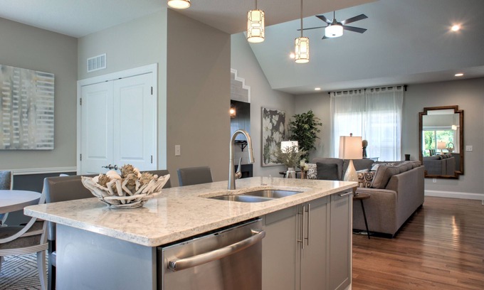 Weaverville House | Lake + 4 King Beds + 2.5 Bath +10Min to DT Ashe + Peaceful + Walking Trail
