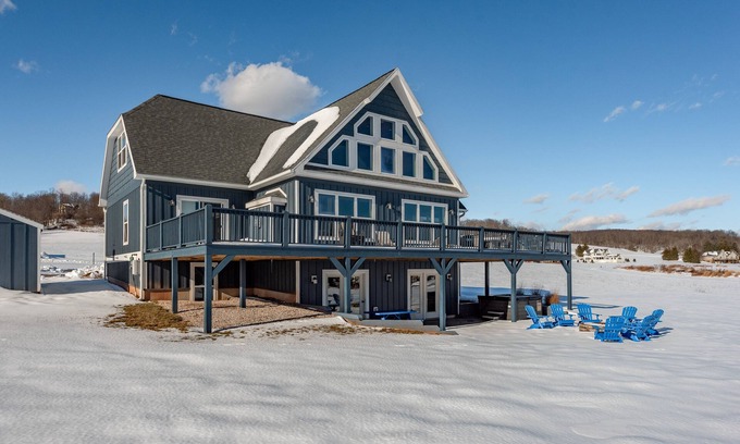 Waterfront Greens House | Lake Access Lodge w/Bar & Game Room
