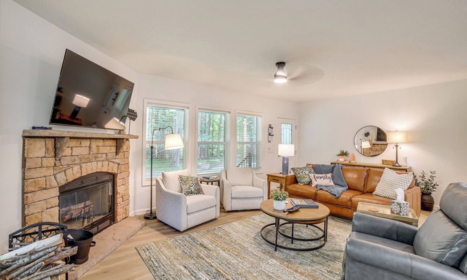 Canadian Lakes House | Lake Access, Pools & More: Family Home in Stanwood