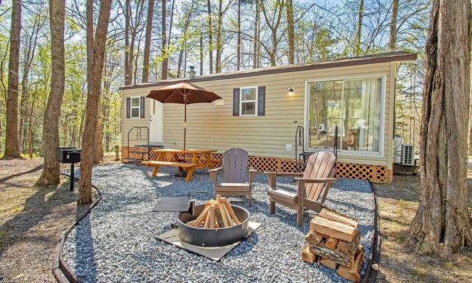 Spotsylvania House | Lake Access, Resort Amenities, Firepit!