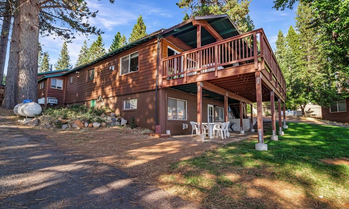 Peninsula Village Cabin | Lake Almanor 11: Charming Lakeside Resort