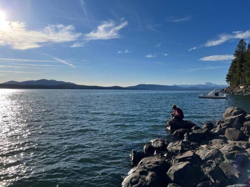 Lake Almanor Country Club House | Lake Almanor Country Club Rustic Retro Cottage