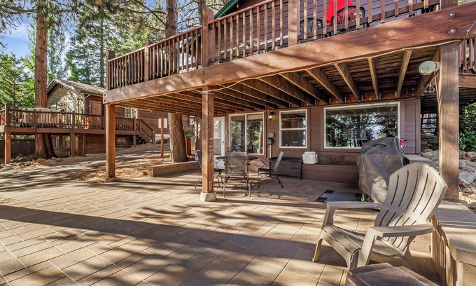 Peninsula Village Cabin | Lake Almanor Escape 6: Perfect Lakeside Resort