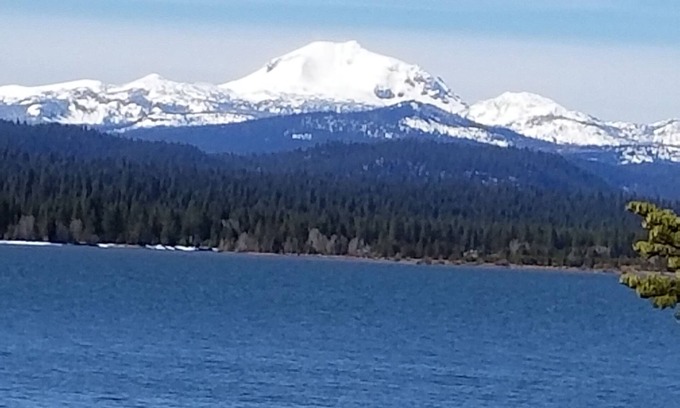 Lake Almanor West House | LAKE ALMANOR - LUXURY LAKEFRONT HOUSE - EVERYTHING INCLUDED!