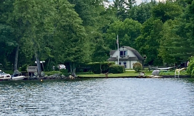 Salisbury Cottage | Lake and kayak access, newly remodeled!