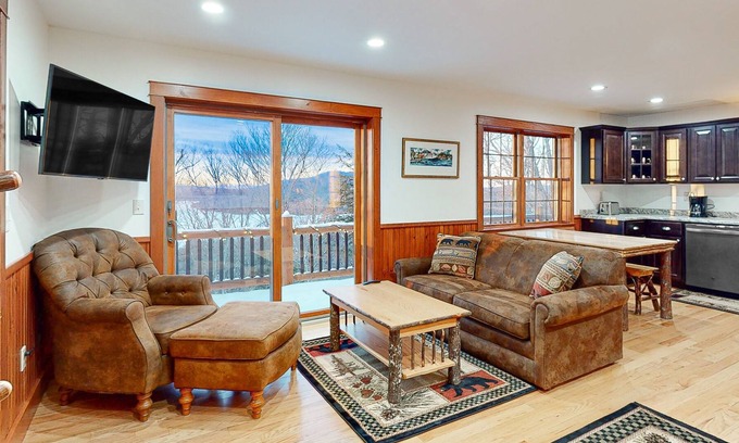 Greenville House | Lake and mountain view home w/ wrap-around deck & WiFi