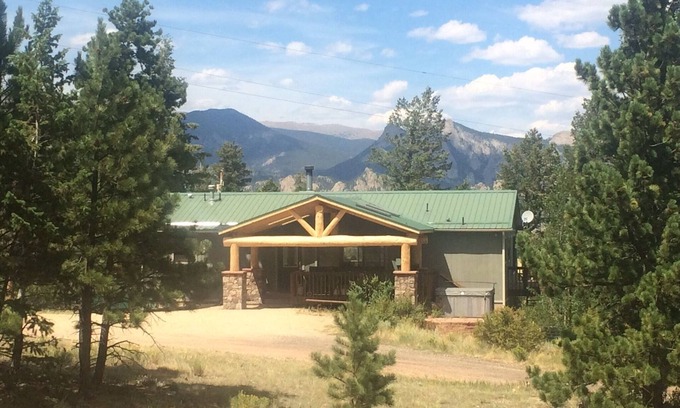 Estes Park House | Lake and Mountain view, Private, Convenient location, Hot tub, WIFI, Theater
