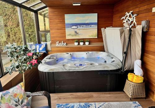 West Kelowna Estates Bed & Breakfast | Lake and the City Bed and Breakfast