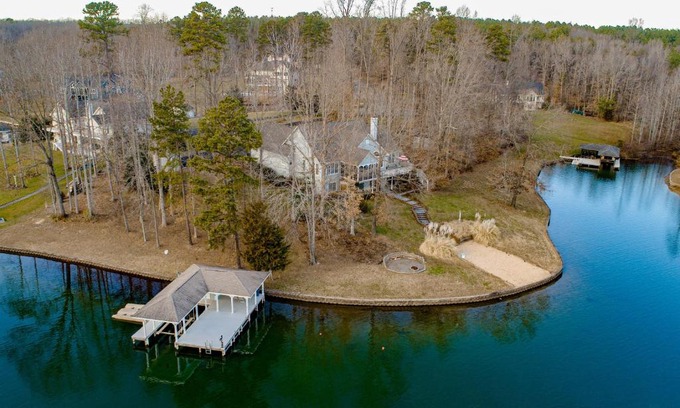Mineral House | Lake Anna Cabana