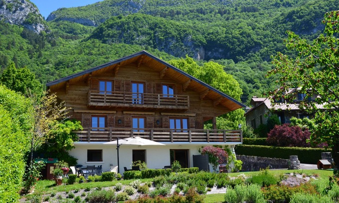 Veyrier-du-Lac Ski Chalet | Lake Annecy - Veyrier-du-Lac - apartment on the garden level in chalet (50 sq.m)