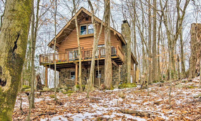 Greentown Cabin | Lake Ariel Cabin w/Community Pool & Lake Access!