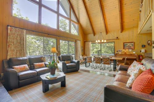 Lake Arrowhead House | Lake Arrowhead Family Home with Game Room