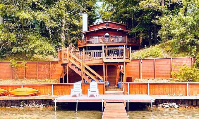 Hillman House | Lake Avalon House “The Starting Dock” 3Bed 3Bath, Optional Pontoon Boat Rental