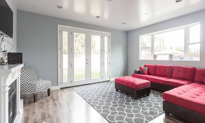 Lake Balboa House | Lake Balboa Modern 4 Bedroom 3 Bath Glam Charmer