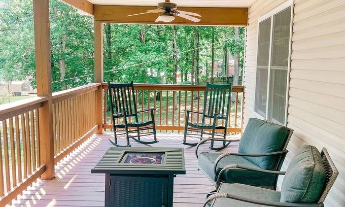Cadiz House | Lake Barkley Getaway with Boat Parking & Scenic Deck Views